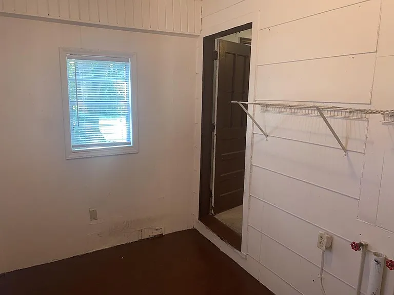 2354 Banks Ave — Photo 11