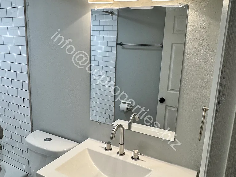 269 S Monroe Ave #C — Photo 10