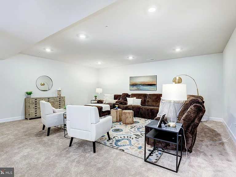 6547 Clubhouse Dr — Photo 68