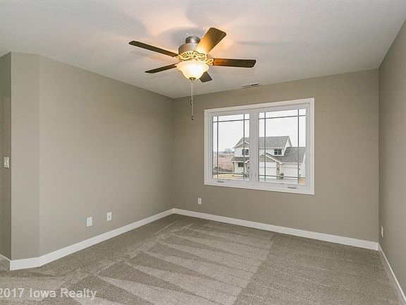 5th image of 570 NE Wilden Dr
