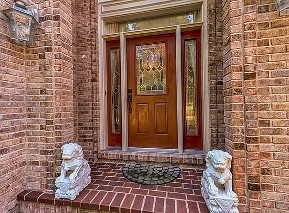 Attractive exterior entrance greets guests