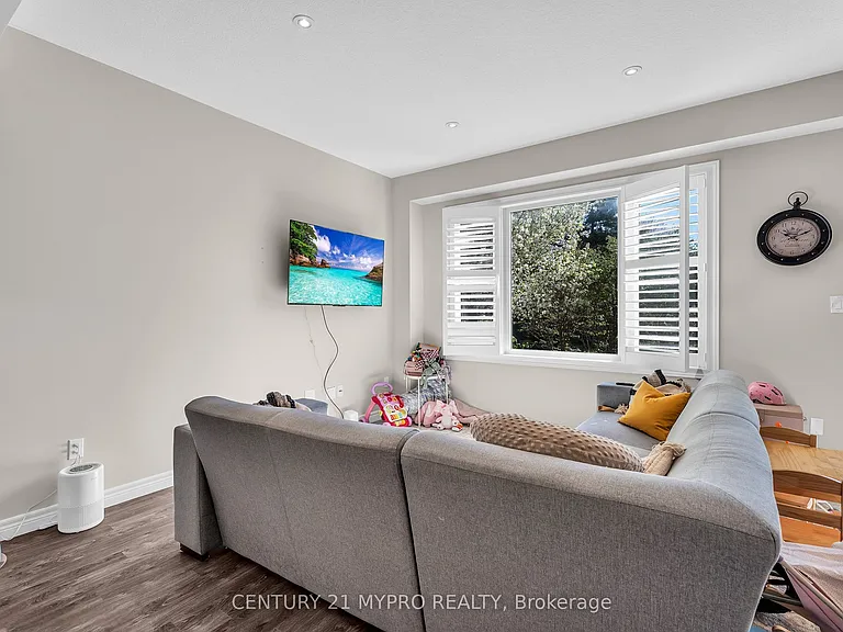 1130 Baird St — Photo 13