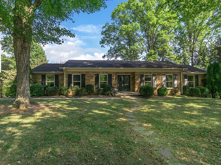 3136 Magnolia Dr — Photo 4
