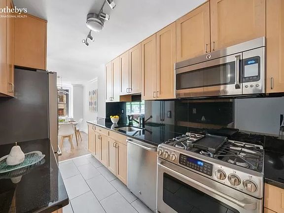 5th image of 225 E 57th St APT 2F