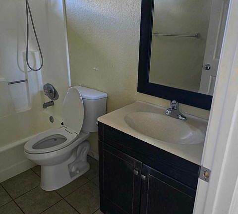 3rd image of 2743 B St APT 2