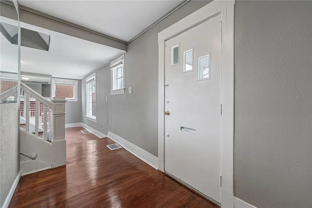 4 bed, 1.5 bath, 1474 sqft, $2,000 — Photo 3