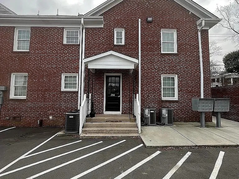 221 S South St #4 — Photo 4
