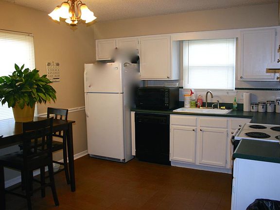 Eat in kitchen
