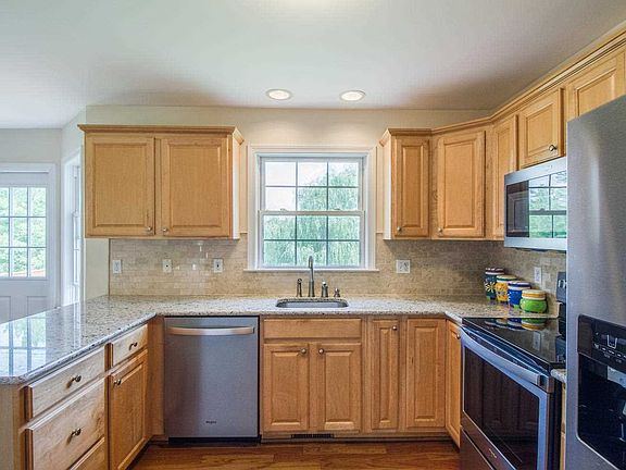 4th image of 64 Ehmer Dr