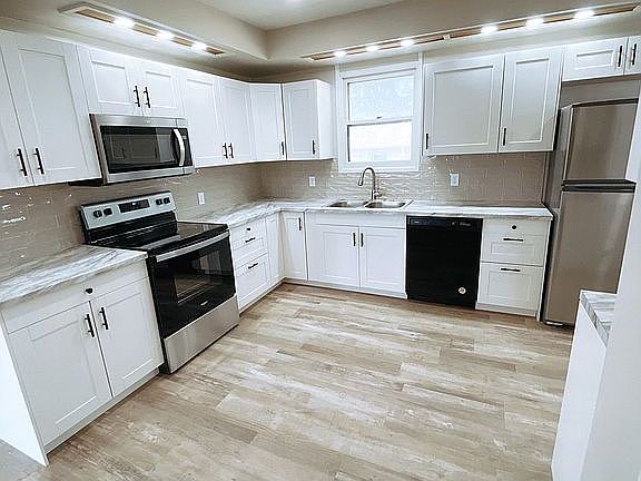 5th image of 102 W Chandler St
