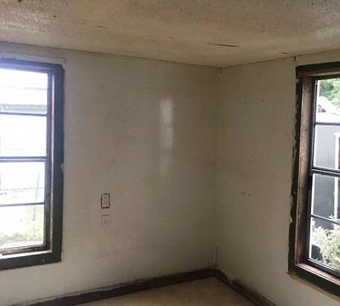 4th image of 909 Fountain Ave