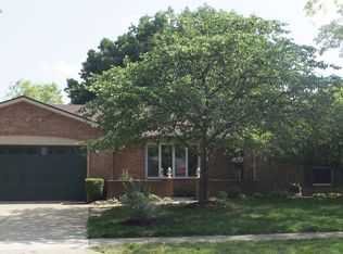 865 Sunset Dr, Englewood, OH 45322