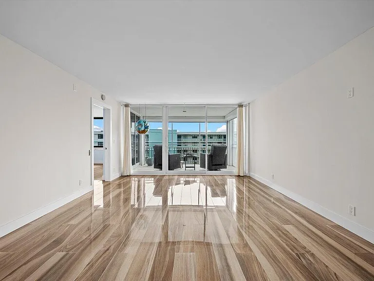 911 Ocean Dr #601 — Photo 6