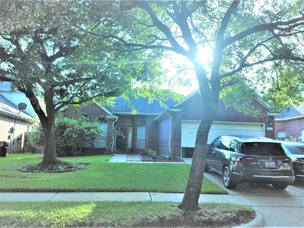 146 Chandler Ct, Sugar Land, TX 77479