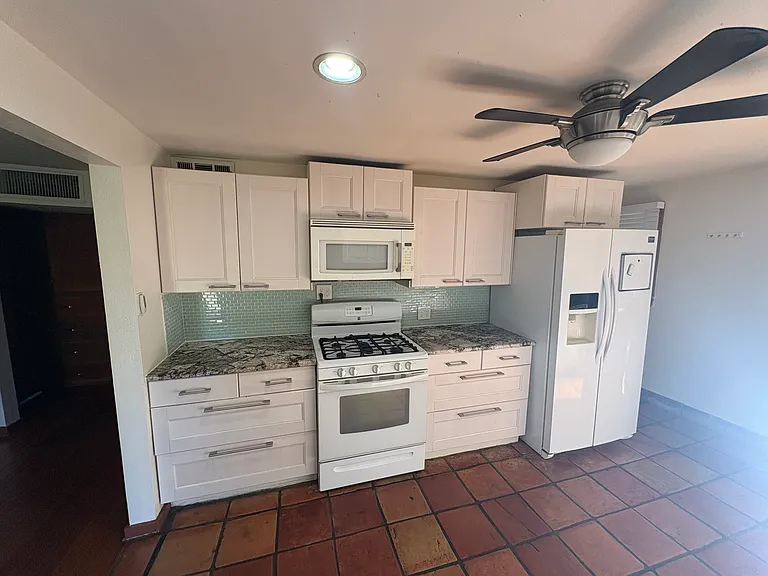 2142 E Clarendon Ave — Photo 24