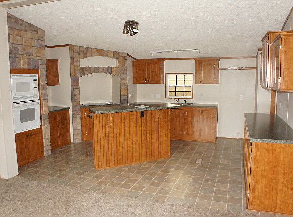 3rd image of 190 Fox Trail Dr