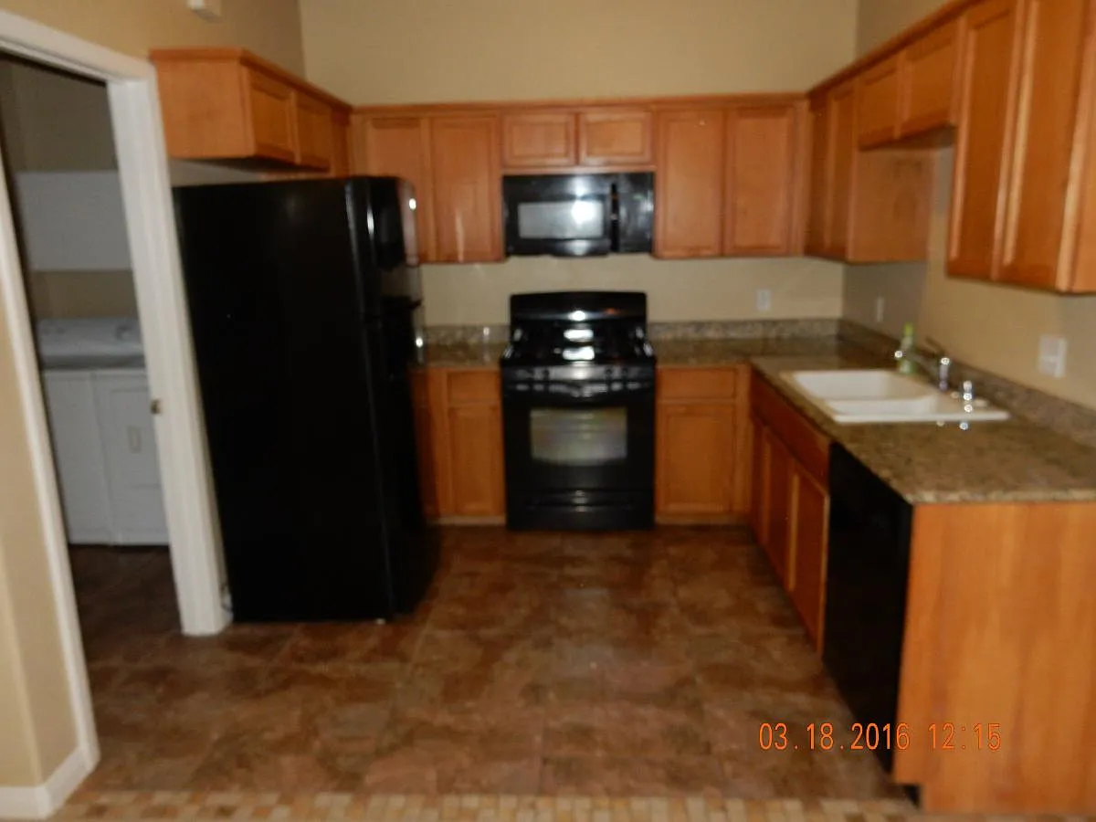 2 bed, 872 sqft, $1,475 — Photo 4