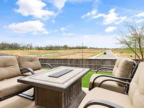2nd image of 2611 Whispering Woods Ct