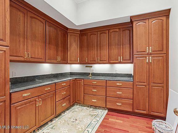 32nd image of 147 Chantilly Dr