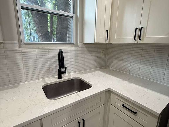 4th image of 104 S 13th St #1