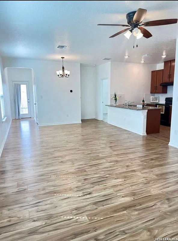 3 bed, 2.0 bath, 1418 sqft, $1,700 — Photo 4