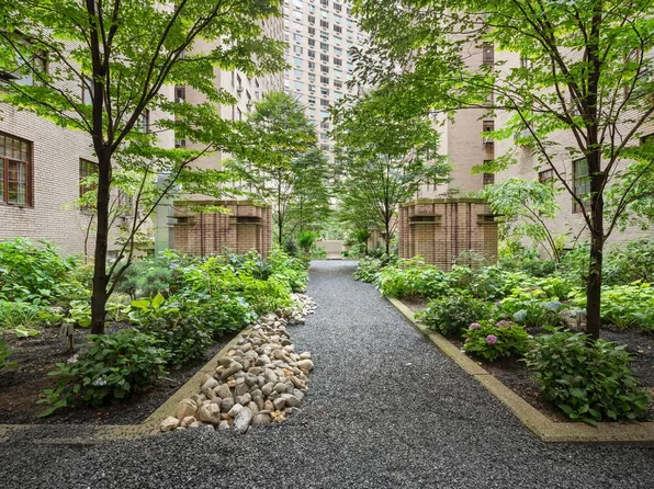 25 Central Park West image 20 of 21