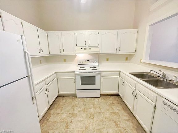 4th image of 3131 High Bridge Cir