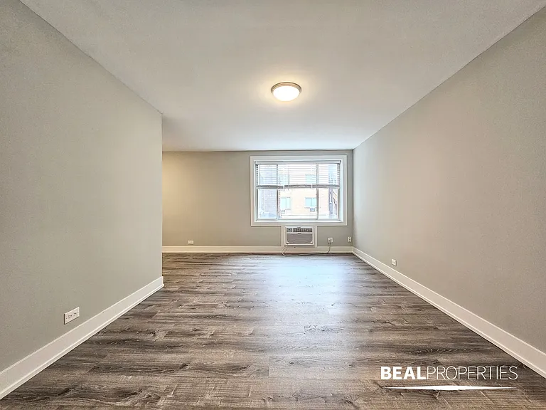 530 W Surf — Photo 118