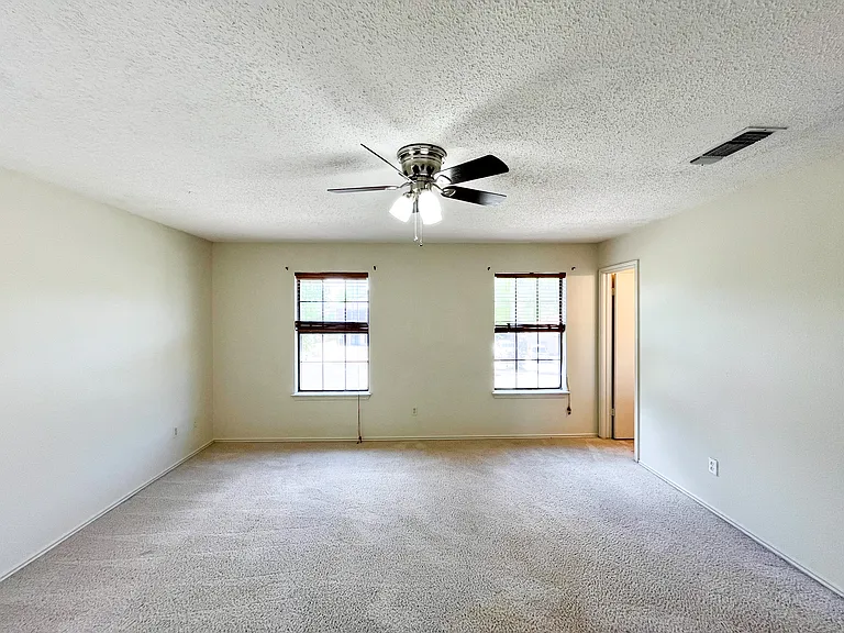 2512 Schulze Dr — Photo 30