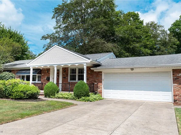 1674 Windsor Dr, Mayfield Heights, OH 44124