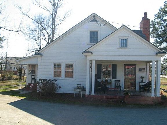 4th image of 108 N Pine St