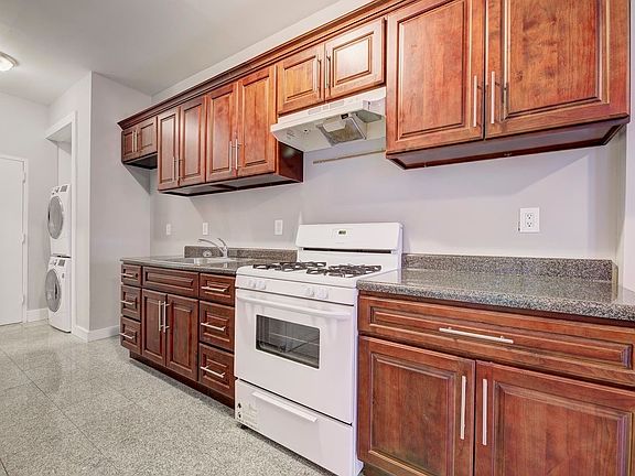 4th image of 449 W 51st St #3B