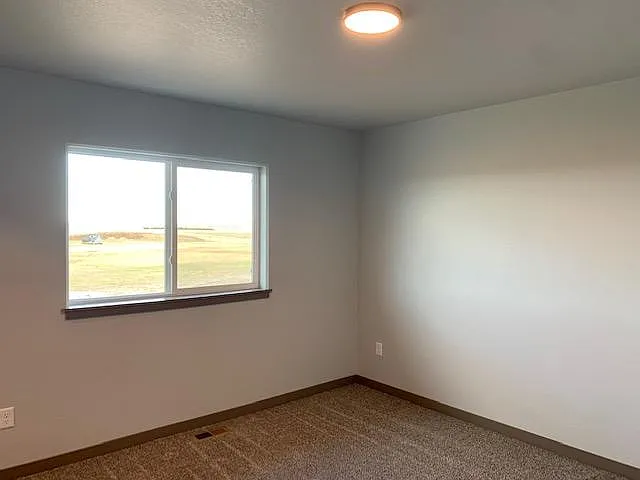 452 Constitution Blvd — Photo 11
