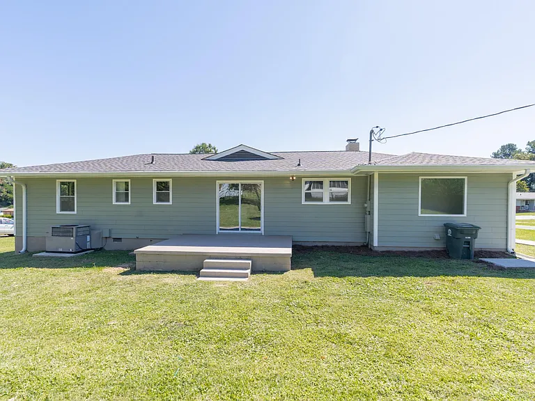 913 Woodmore Ter — Photo 10