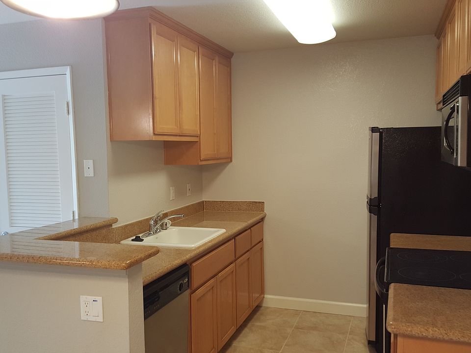 1st image of 2776 Somerset Park Cir