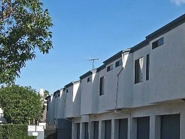 Mardi Gras for 1475, Palmyra Avenue Orange, CA 92868 | Palmyra Apartments for 1511-1519 Palmyra A... — Photo 3