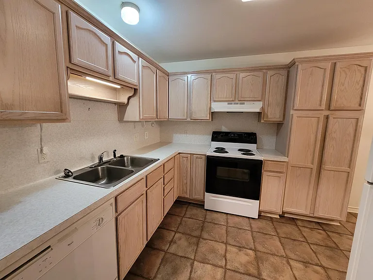 640 Canada St #8 — Photo 8