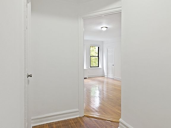 3rd image of 220 W 24th St APT 3N