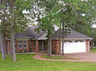 5513 Somerford Ln, Bryan, TX 77802
