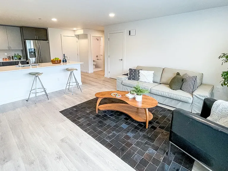 Edric Apartments — Photo 13