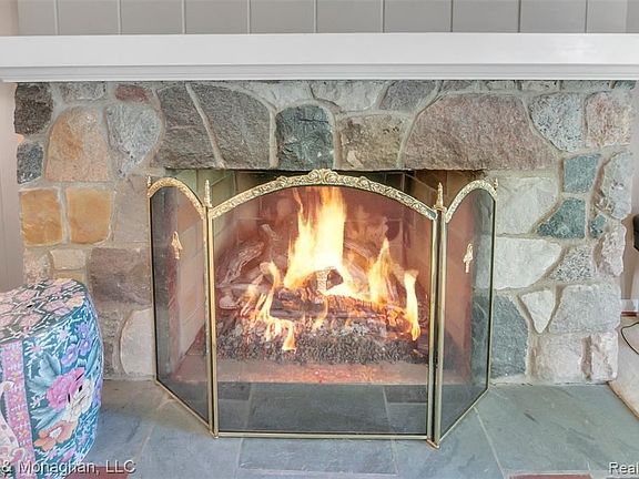 5th image of 470 Lake Shore Ln