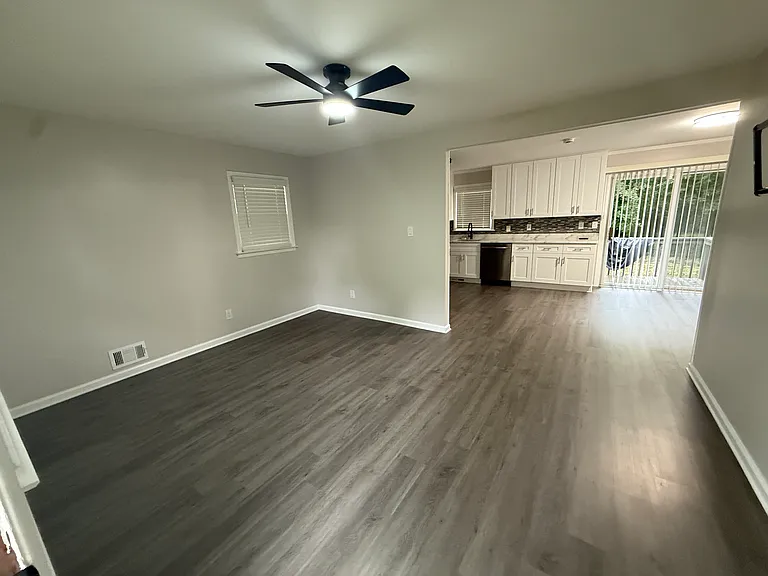2185 Sun Valley Dr SE — Photo 3
