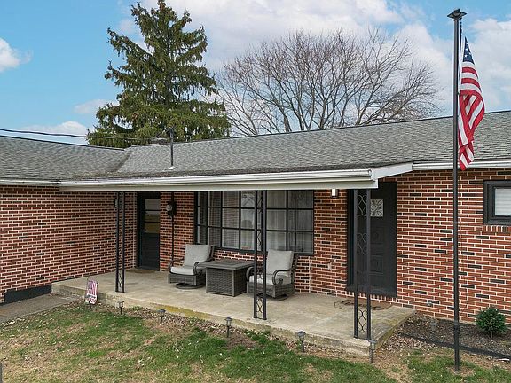 2nd image of 762 Sand Hill Rd