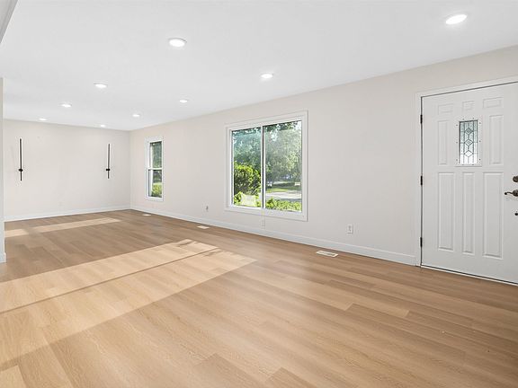 4th image of 5911 Apple Ridge Rd