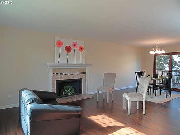 4th image of 2471 NE Hyde St