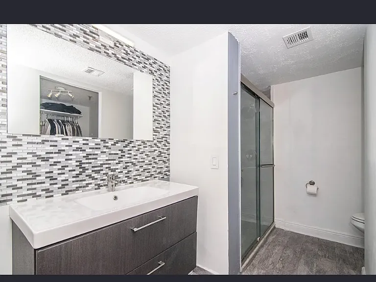 201 W Laurel St #606 — Photo 4