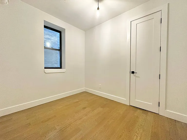 961 Seneca Ave #1F — Photo 3