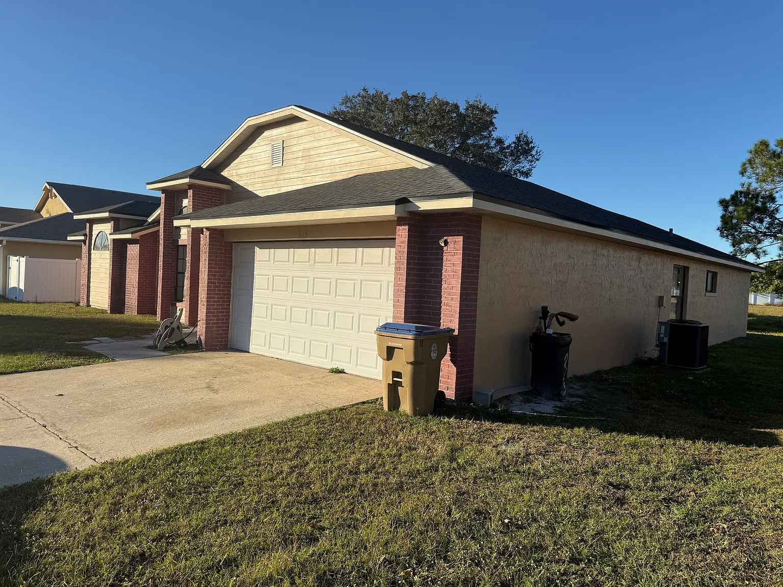 4 bed, 2102 sqft, $2,400 — Photo 2