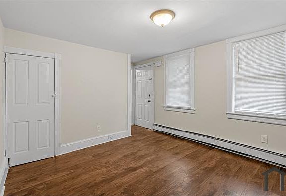 4th image of 312 York St