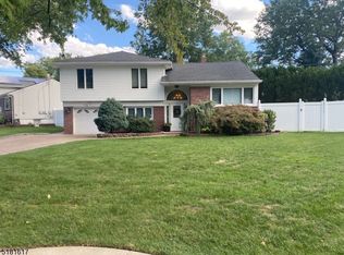 5 Runnymede Rd, Clark, NJ 07066